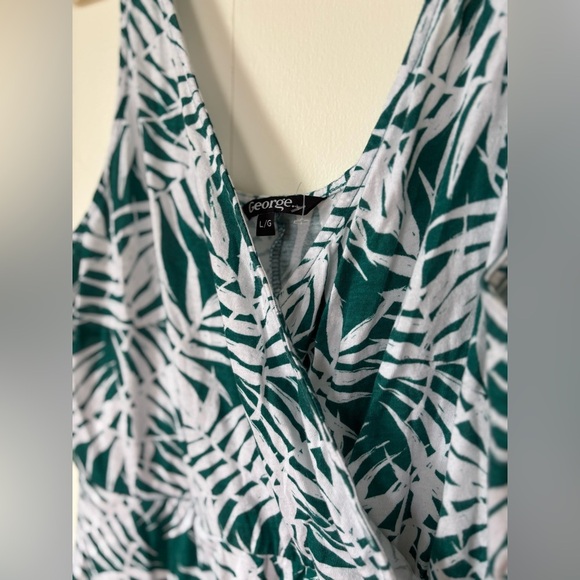 🎉4/30$🎉 George Tropical Wrap Dress – Size Large ✨ - Picture 2 of 4